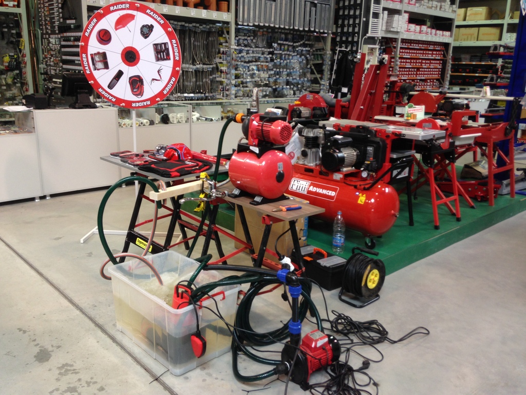 Пролетна демонстрация на машини Raider