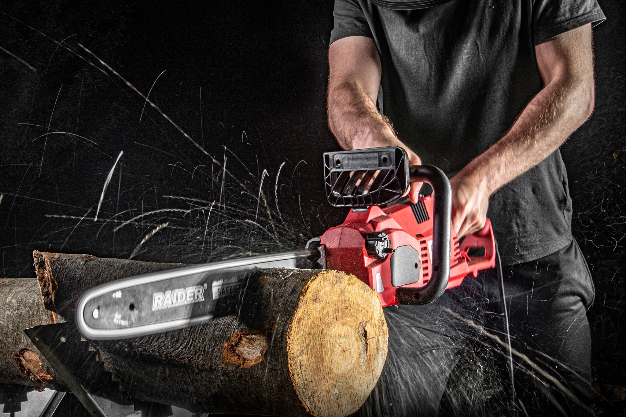 Режещи решения: Открийте Идеалния Верижен Трион с Raider